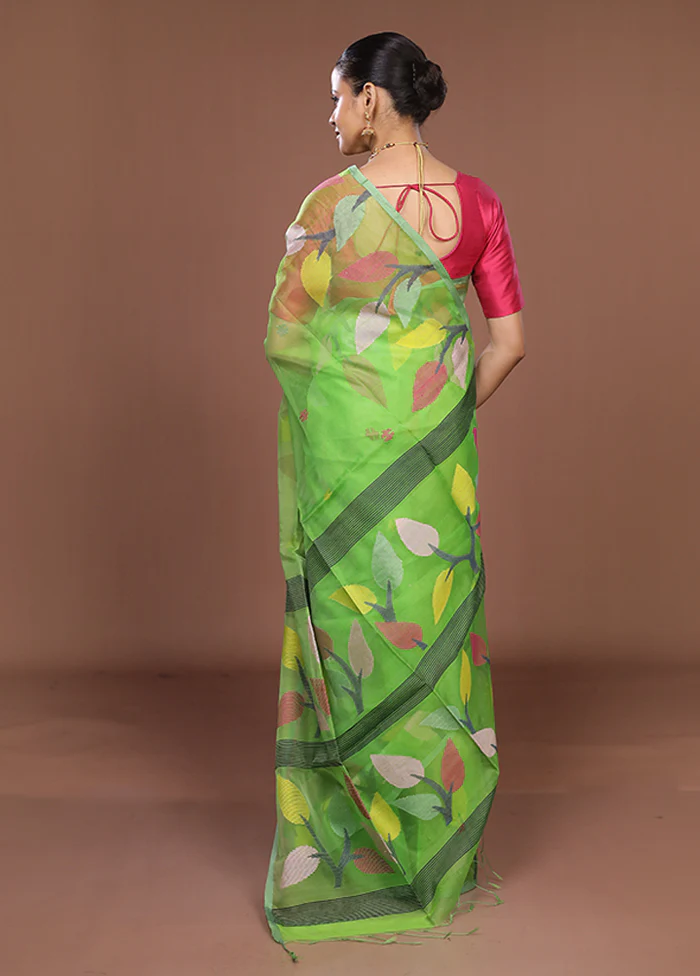 Green Matka Silk Saree With Blouse Piece - Image 3