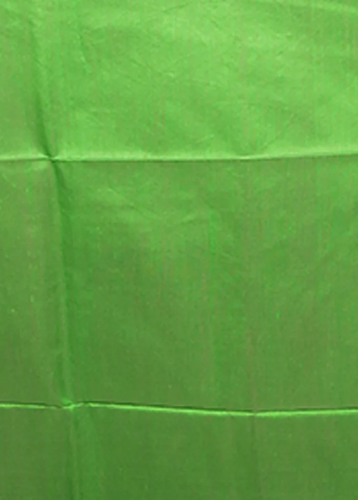 Green Matka Silk Saree With Blouse Piece - Image 5