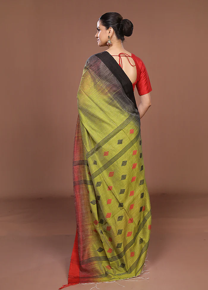 Green Matka Silk Saree With Blouse Piece - Image 3