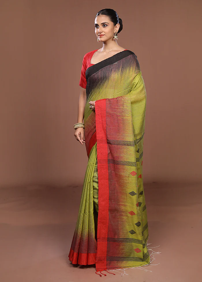 Green Matka Silk Saree With Blouse Piece - Image 4