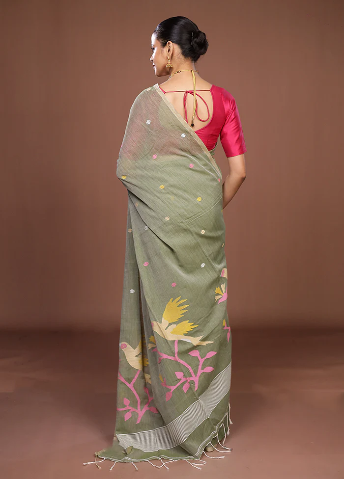 Green Matka Silk Saree With Blouse Piece - Image 3