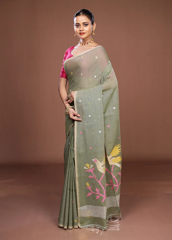Green Matka Silk Saree With Blouse Piece - Image 4