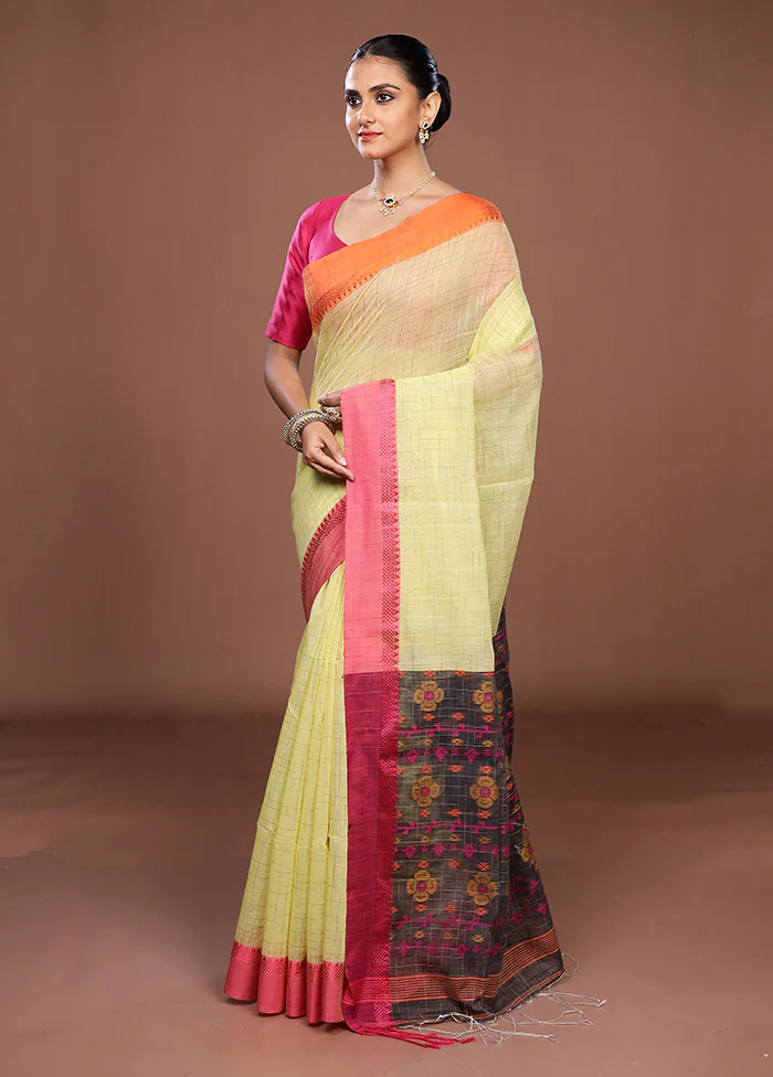 Green Matka Silk Saree With Blouse Piece - Image 4