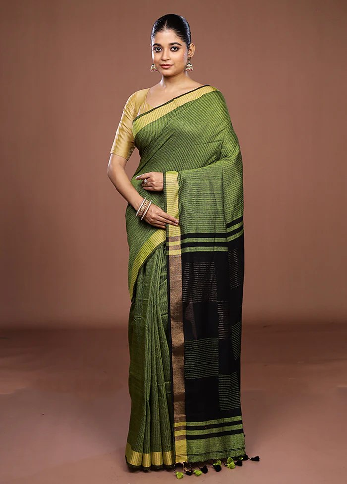 Green Matka Silk Saree With Blouse Piece - Image 2