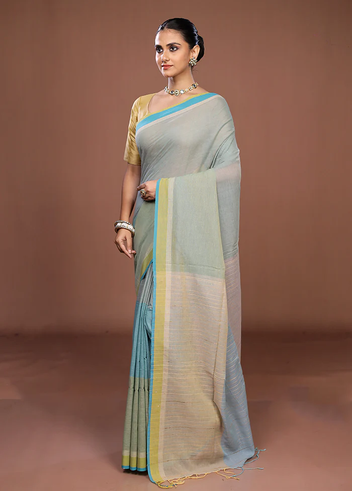 Green Matka Silk Saree With Blouse Piece - Image 4
