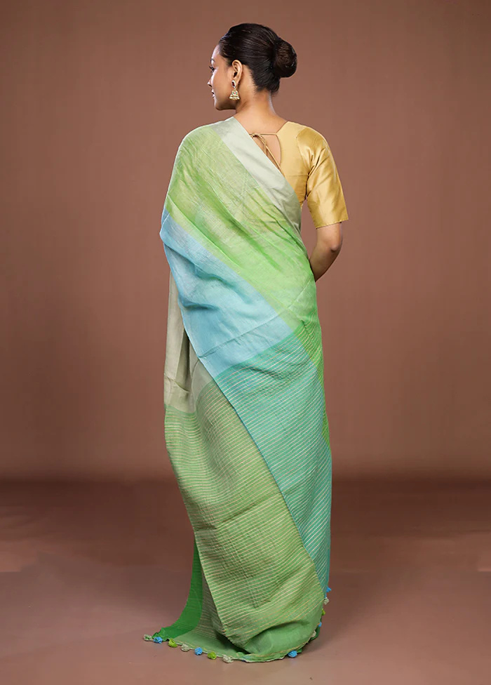 Green Matka Silk Saree With Blouse Piece - Image 3