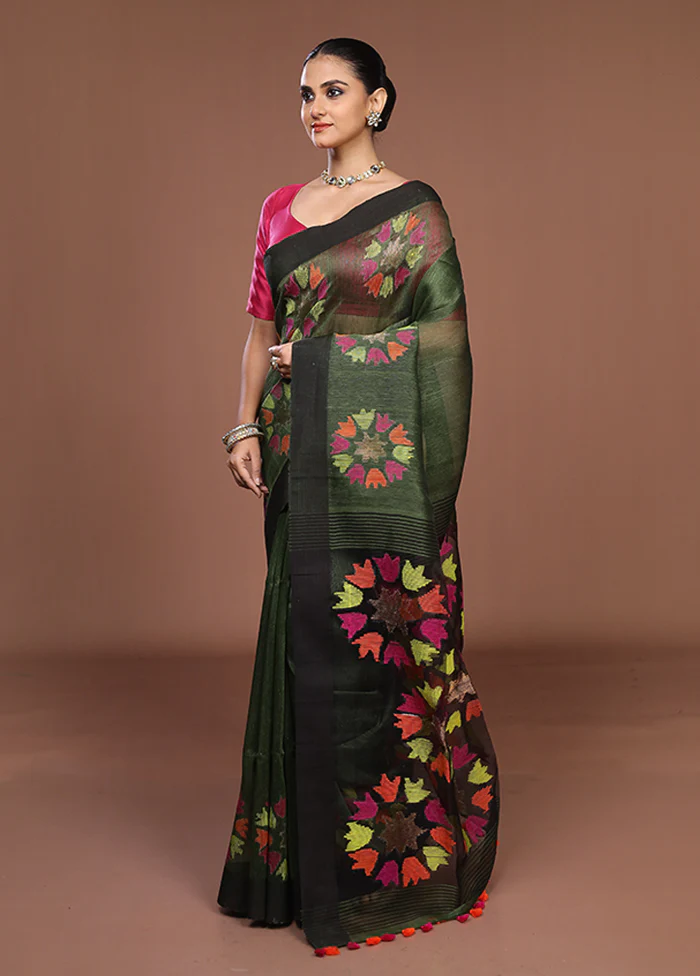 Green Matka Silk Saree With Blouse Piece - Image 4