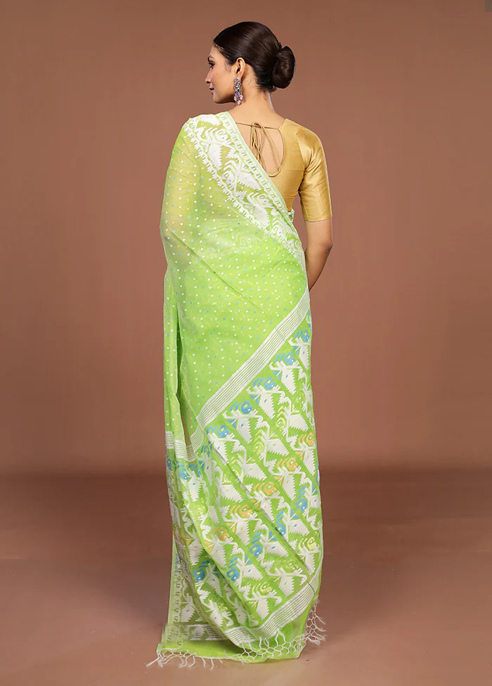 Green Matka Silk Saree With Blouse Piece - Image 3