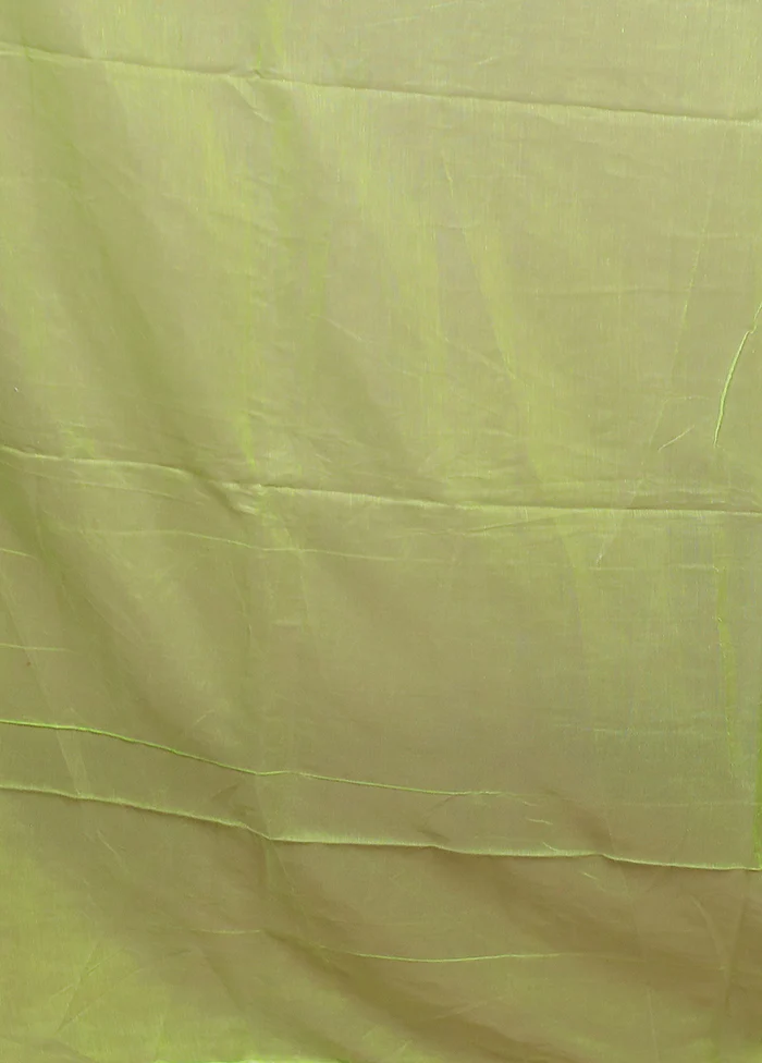 Green Matka Silk Saree With Blouse Piece - Image 5