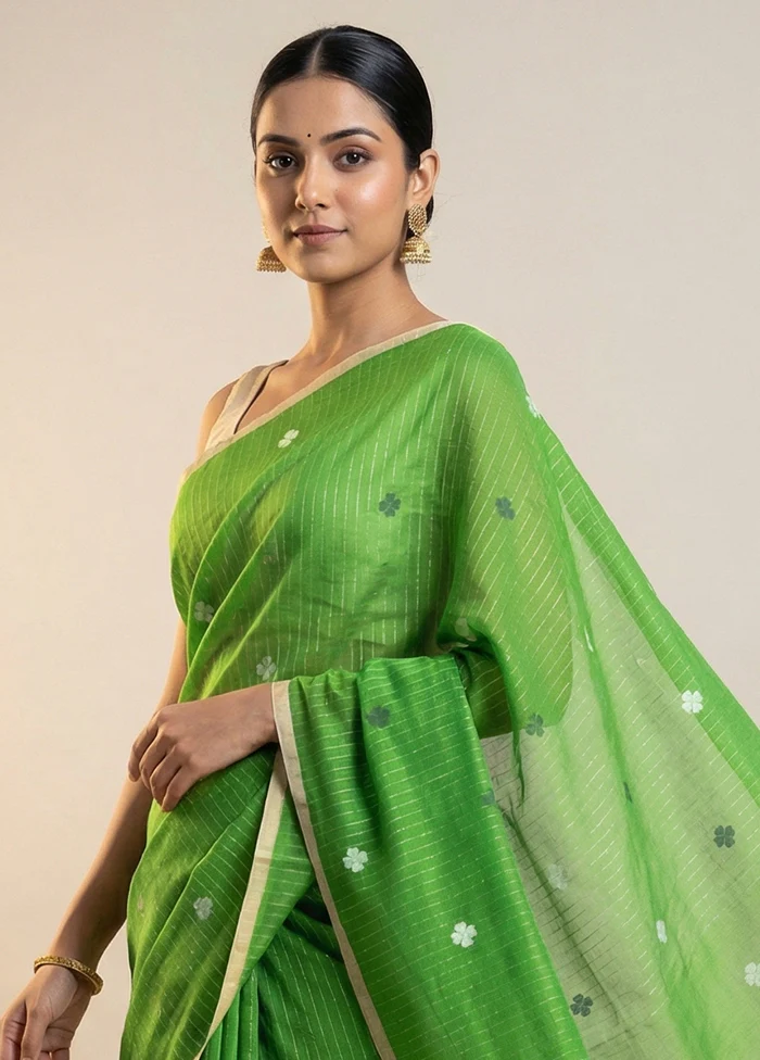 Green Matka Silk Saree With Blouse Piece - Image 2