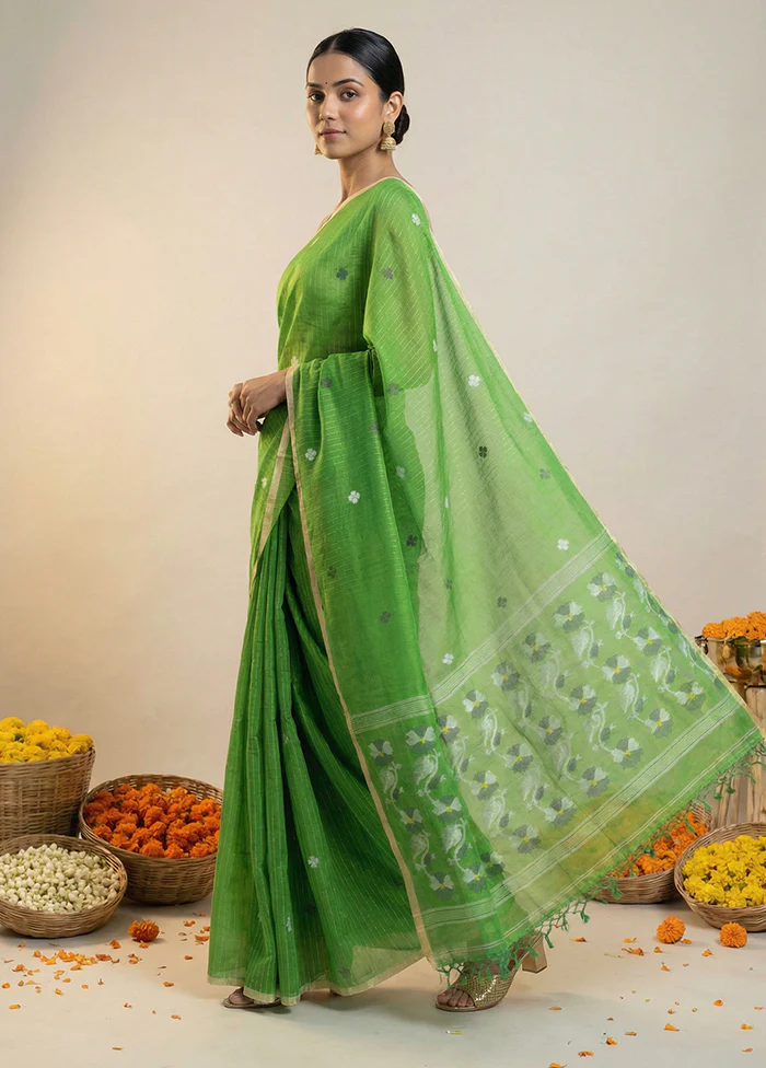 Green Matka Silk Saree With Blouse Piece - Image 4