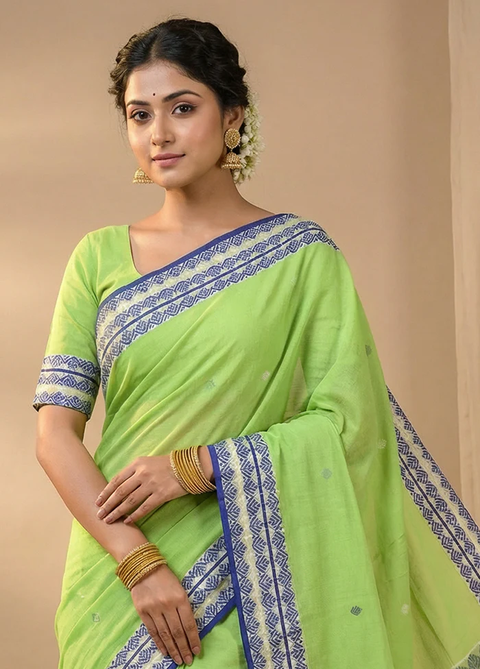 Green Matka Silk Saree With Blouse Piece - Image 2