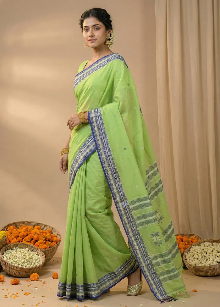 Green Matka Silk Saree With Blouse Piece - Image 4