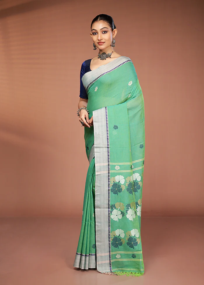 Green Matka Silk Saree With Blouse Piece - Image 4