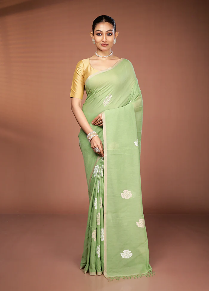 Green Matka Silk Saree With Blouse Piece - Image 2