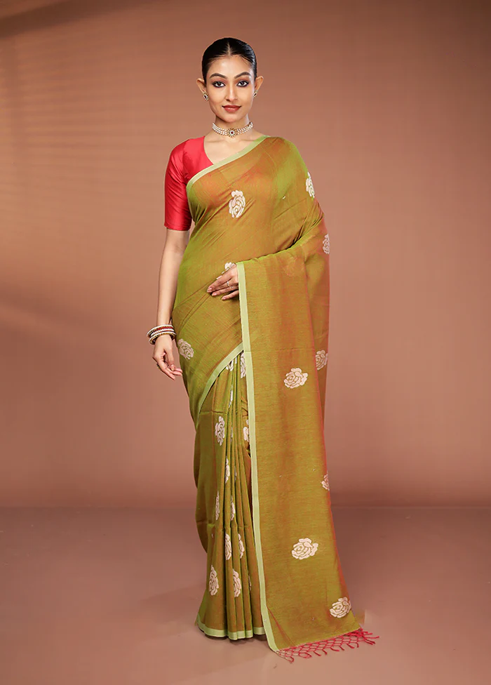 Green Matka Silk Saree With Blouse Piece - Image 2