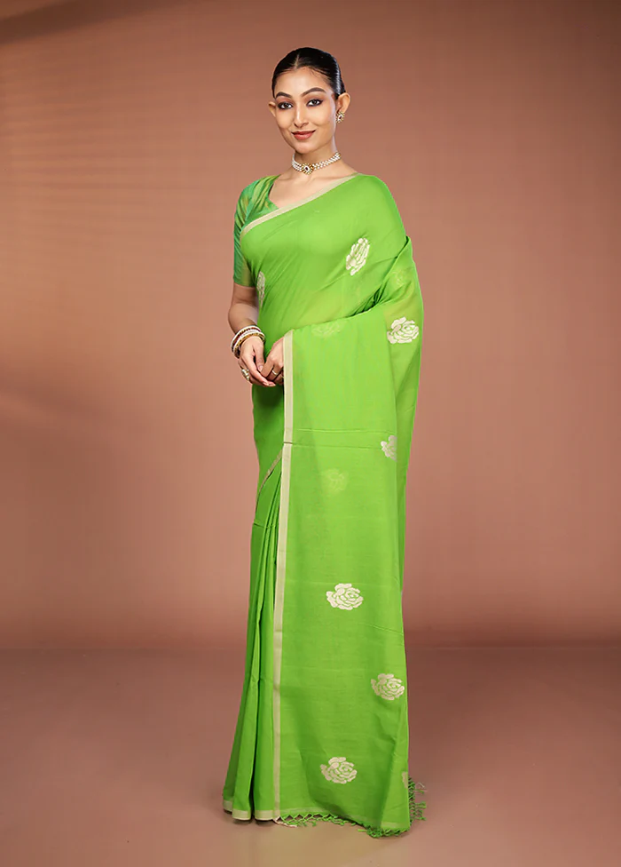 Green Matka Silk Saree With Blouse Piece - Image 4