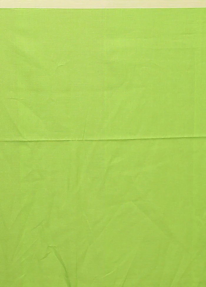 Green Matka Silk Saree With Blouse Piece - Image 5