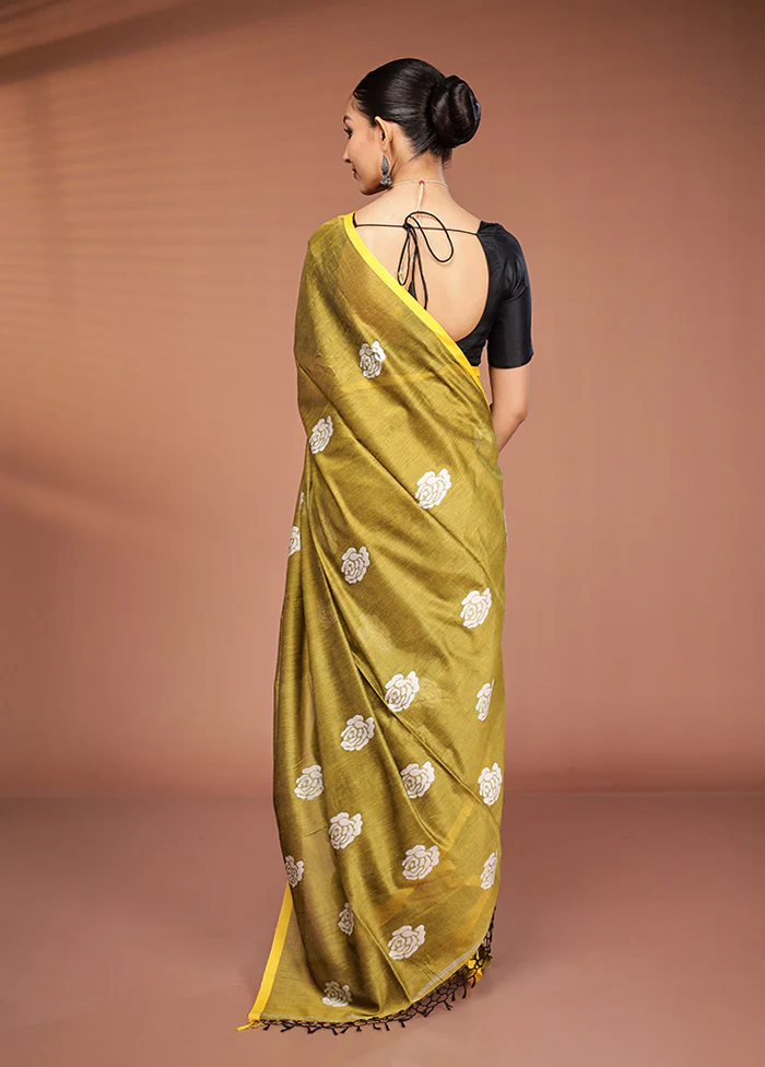Green Matka Silk Saree With Blouse Piece - Image 4