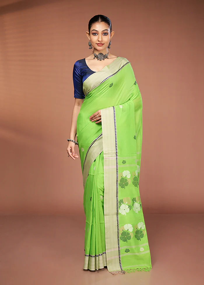 Green Matka Silk Saree With Blouse Piece - Image 2