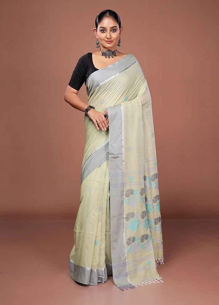 Green Matka Silk Saree With Blouse Piece - Image 2