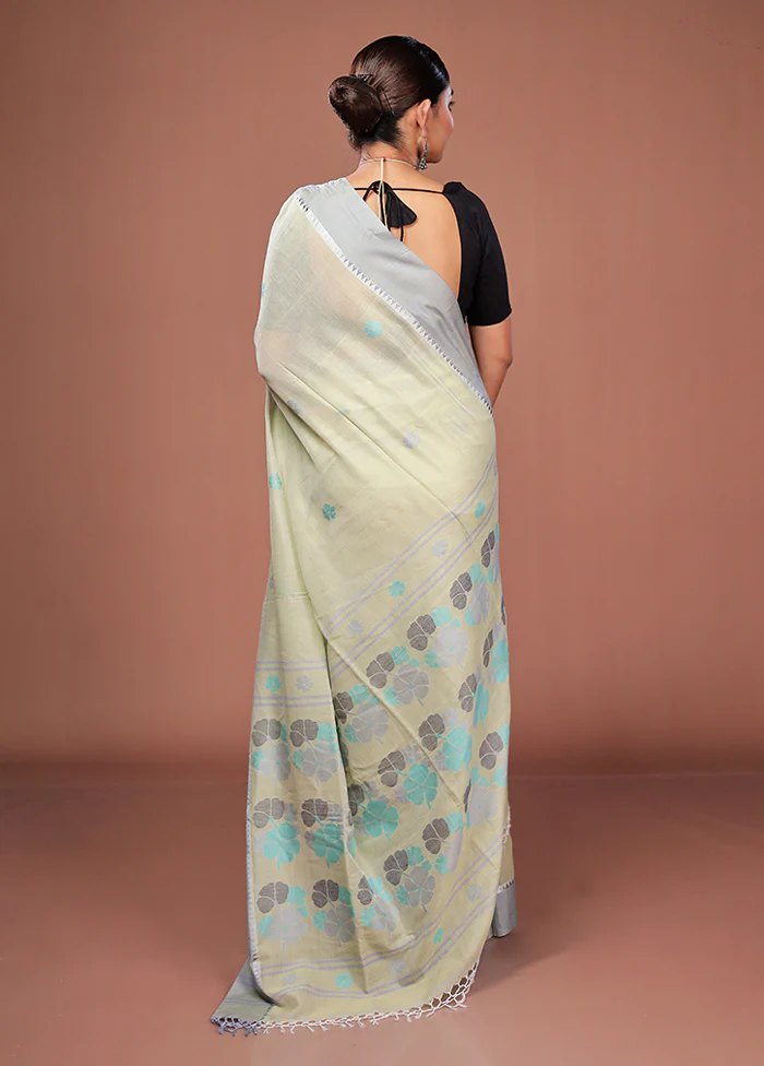 Green Matka Silk Saree With Blouse Piece - Image 3