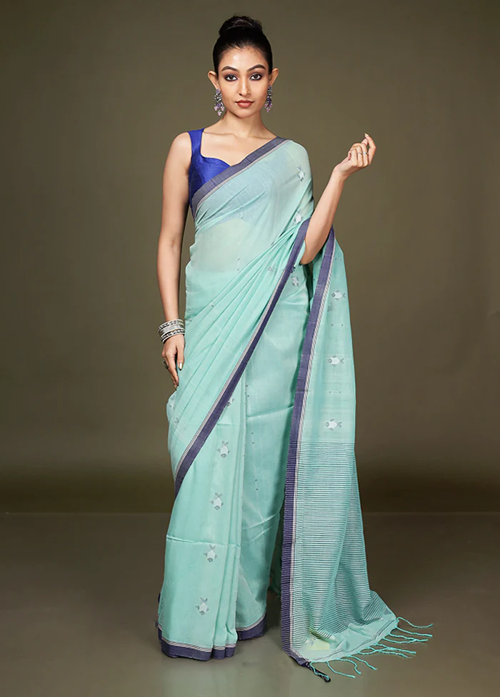 Green Matka Silk Saree With Blouse Piece - Image 2