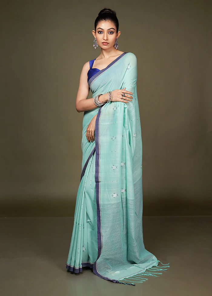 Green Matka Silk Saree With Blouse Piece - Image 4
