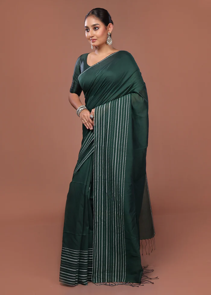 Green Matka Silk Saree With Blouse Piece - Image 4