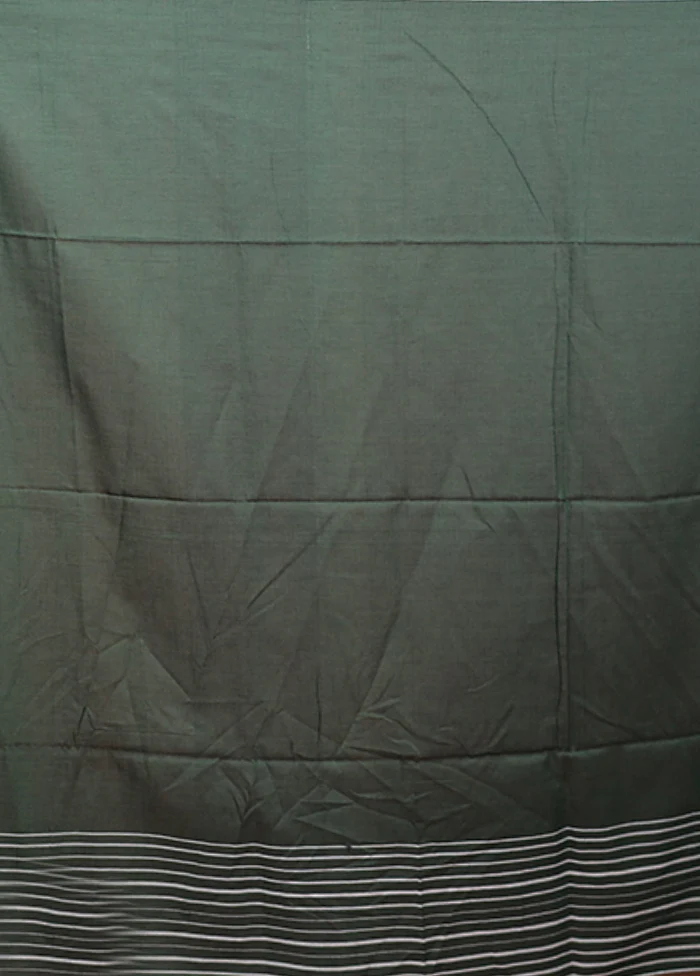Green Matka Silk Saree With Blouse Piece - Image 5
