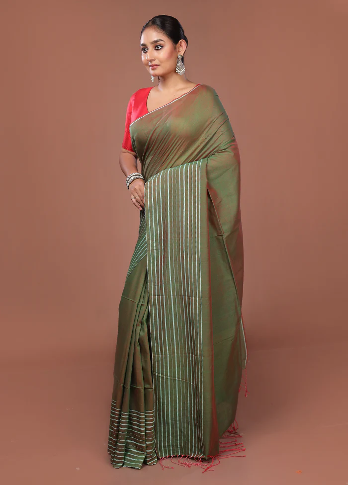 Green Matka Silk Saree With Blouse Piece - Image 4