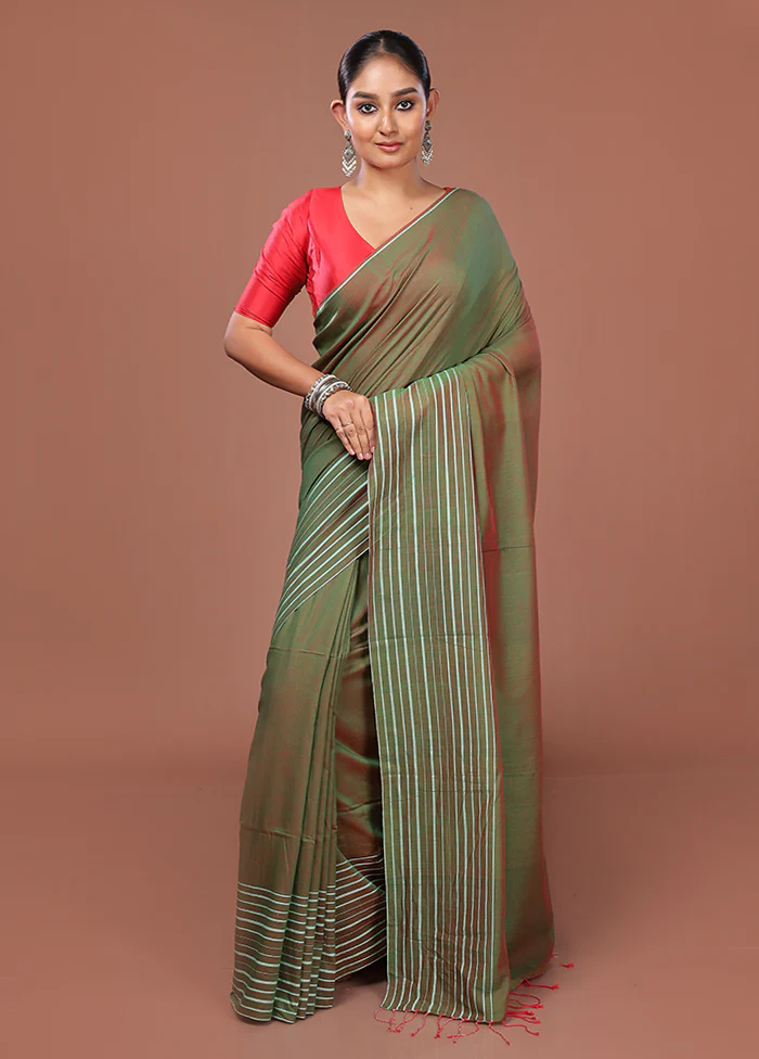 Green Matka Silk Saree With Blouse Piece - Image 2