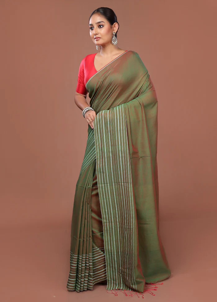 Green Matka Silk Saree With Blouse Piece - Image 4