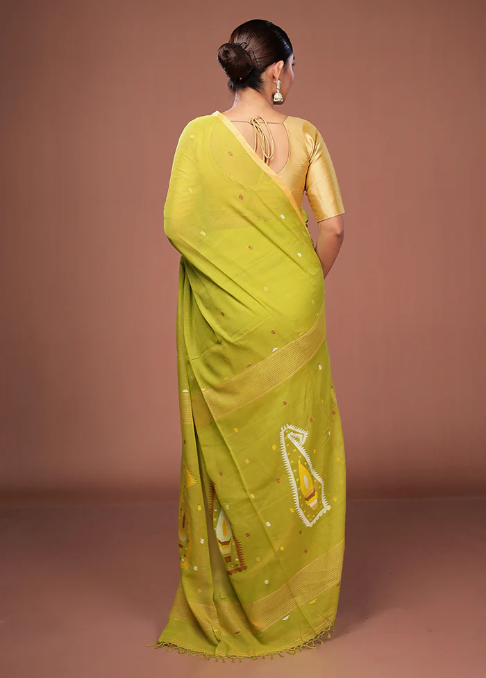 Green Matka Silk Saree With Blouse Piece - Image 3
