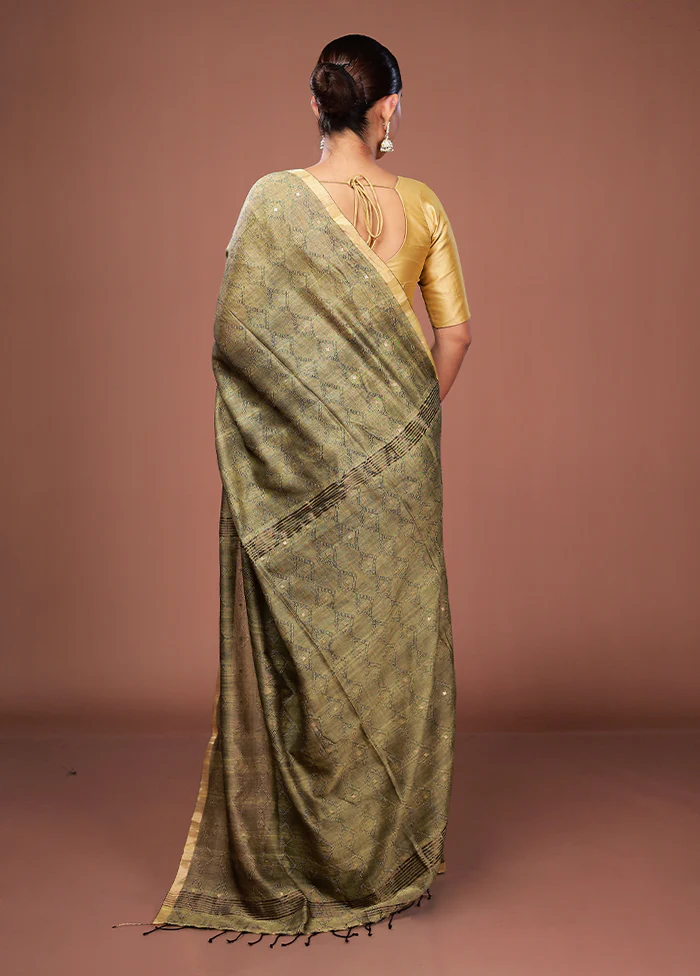 Green Matka Silk Saree With Blouse Piece - Image 3