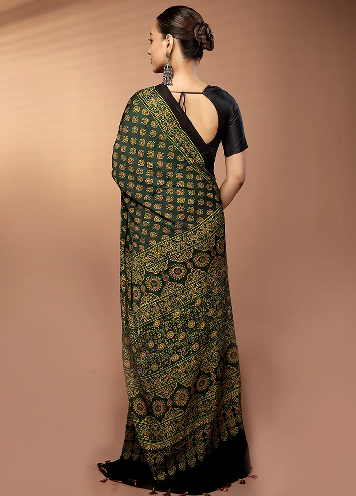 Green Printed Pure Silk Saree Without Blouse Piece - Image 3