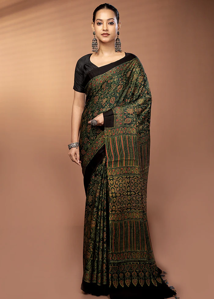 Green Printed Pure Silk Saree Without Blouse Piece - Image 2