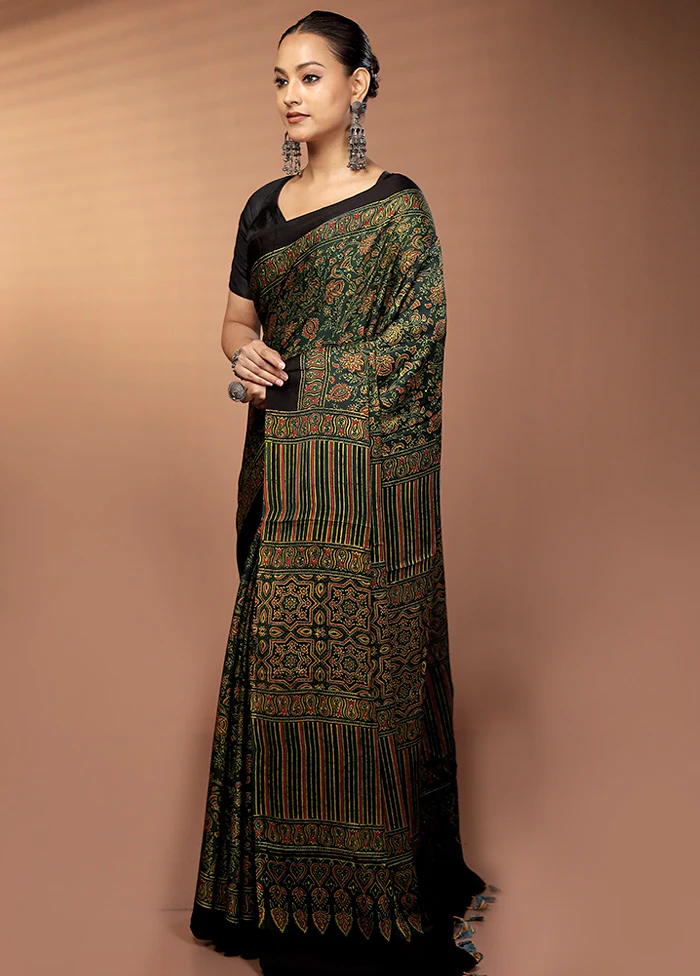 Green Printed Pure Silk Saree Without Blouse Piece - Image 4