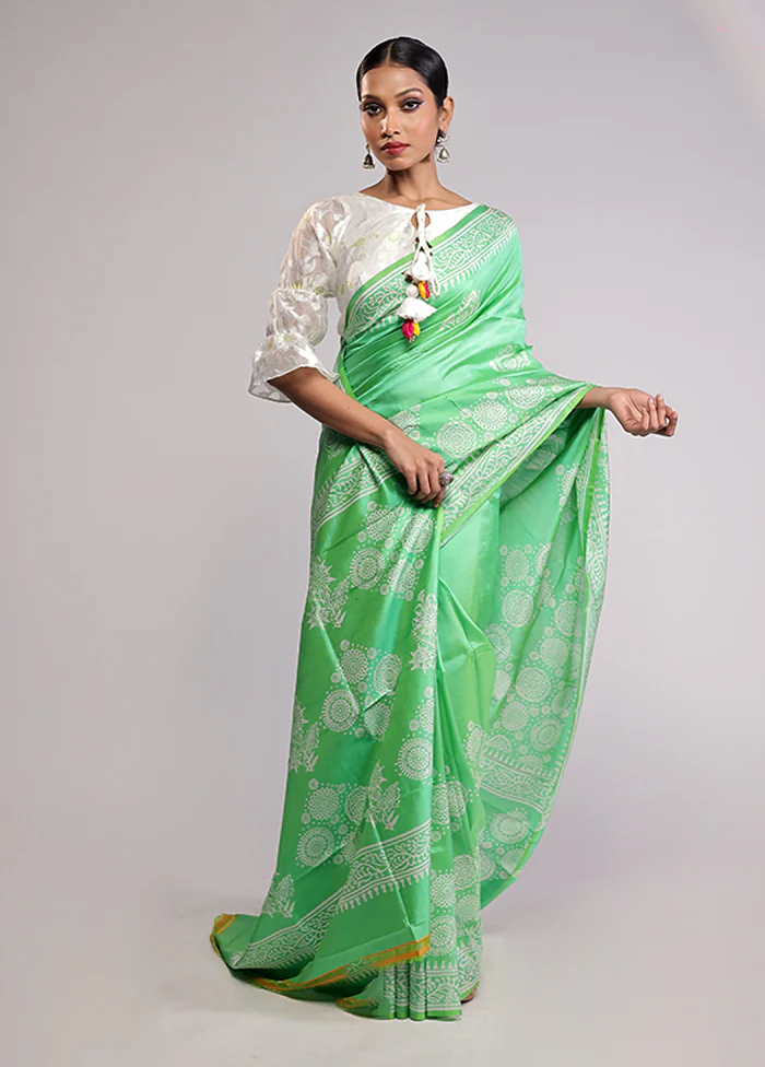 Green Pure Bishnupuri Silk Saree With Blouse Piece - Image 2