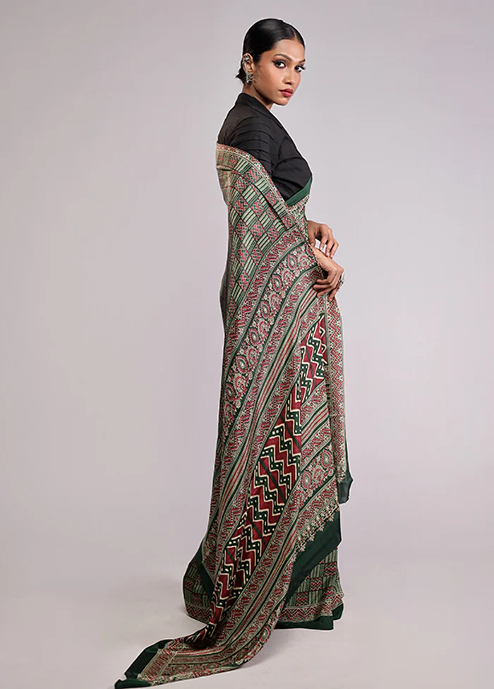 Green Printed Silk Saree With Blouse Piece - Image 4
