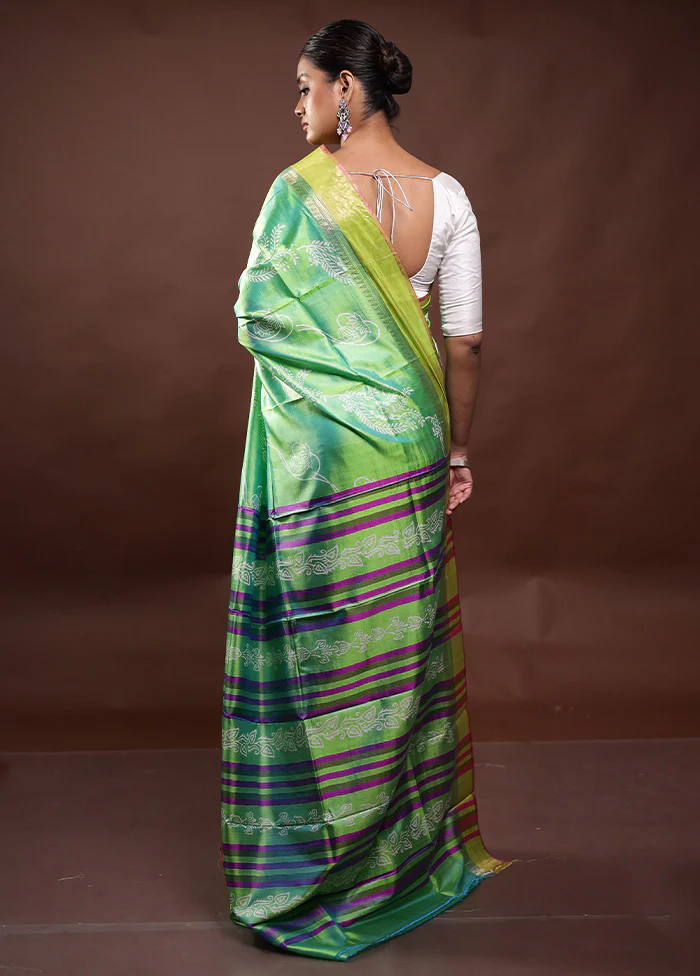 Green Pure Bishnupuri Silk Saree Without Blouse Piece - Image 3