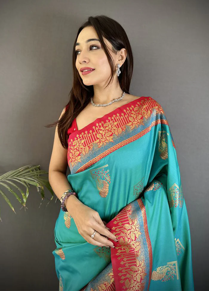 Green Spun Silk Saree With Blouse Piece - Image 2