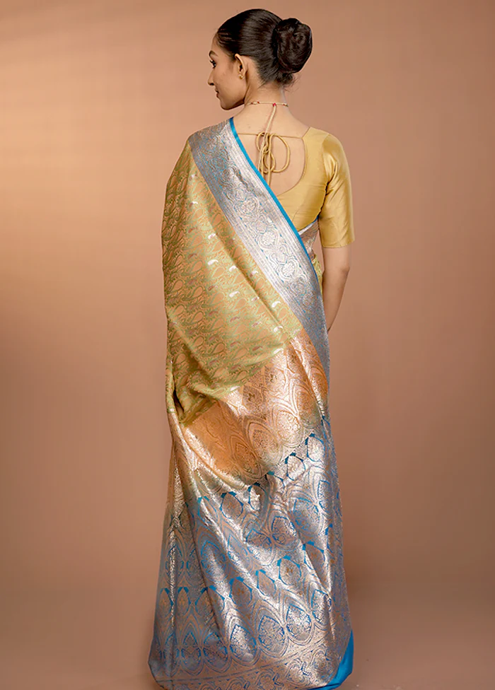 Green Tanchoi Silk Saree With Blouse Piece - Image 3