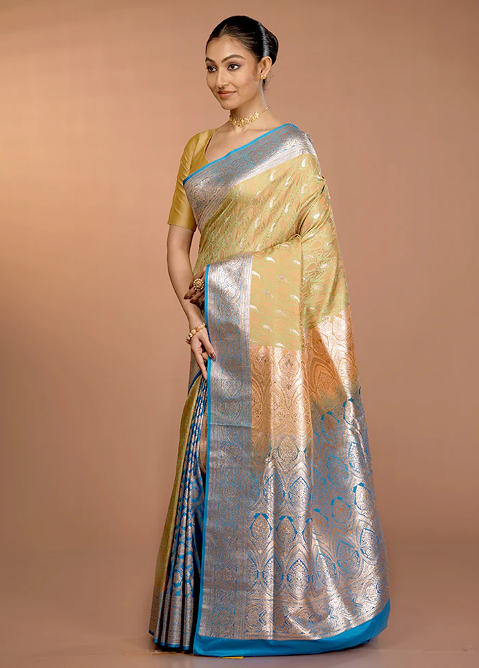 Green Tanchoi Silk Saree With Blouse Piece - Image 4
