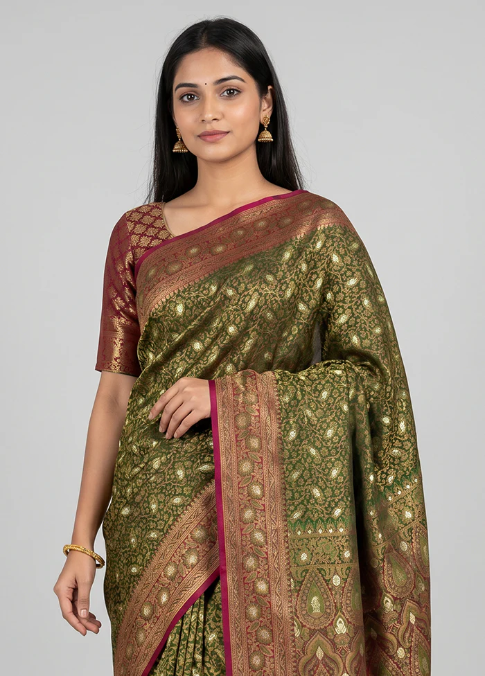Green Tanchoi Silk Saree With Blouse Piece - Image 2