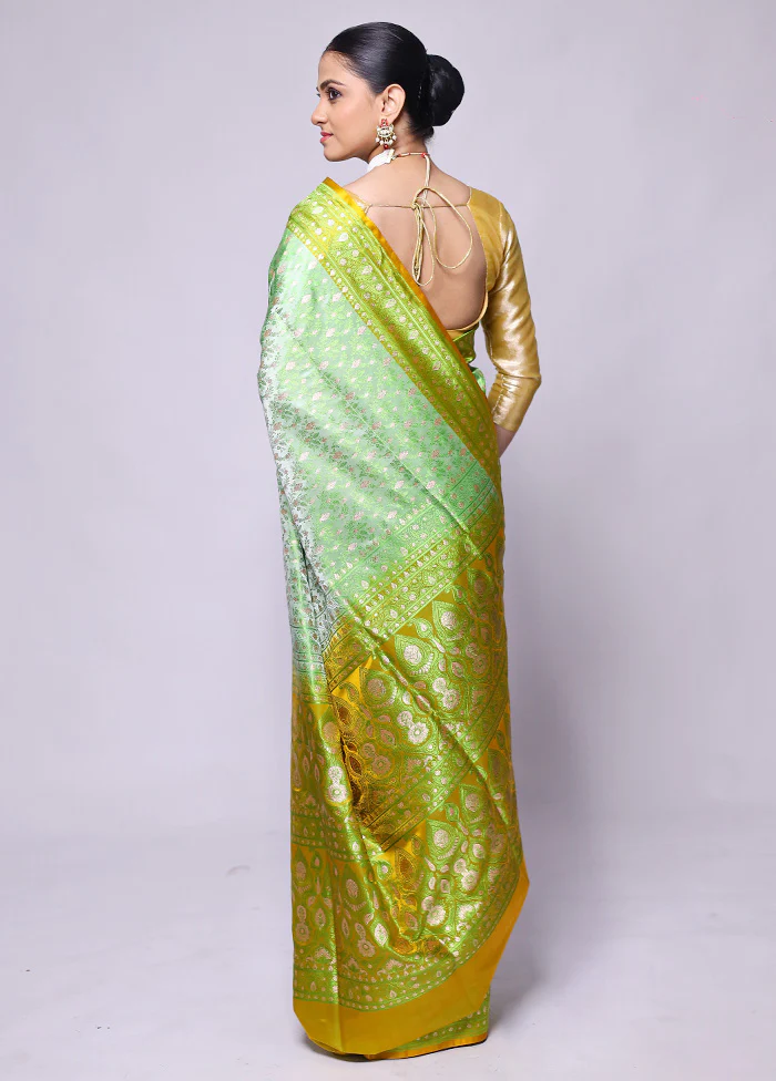 Green Tanchoi Silk Saree With Blouse Piece - Image 3