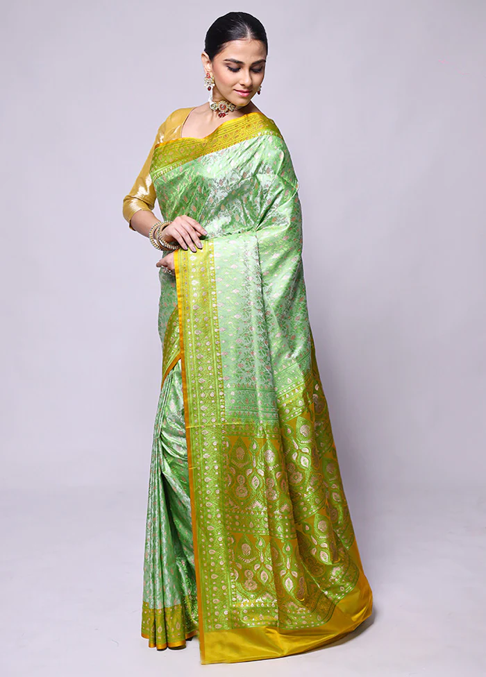 Green Tanchoi Silk Saree With Blouse Piece - Image 4