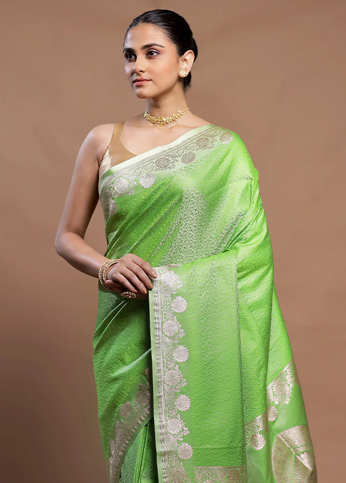 Green Tanchoi Silk Saree With Blouse Piece - Image 2