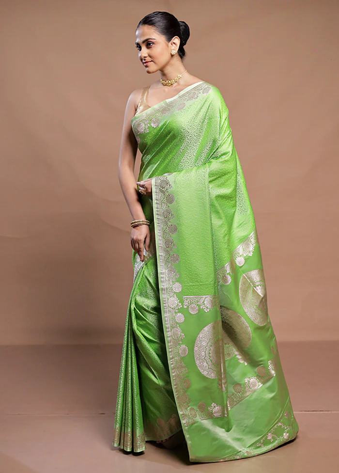 Green Tanchoi Silk Saree With Blouse Piece - Image 4