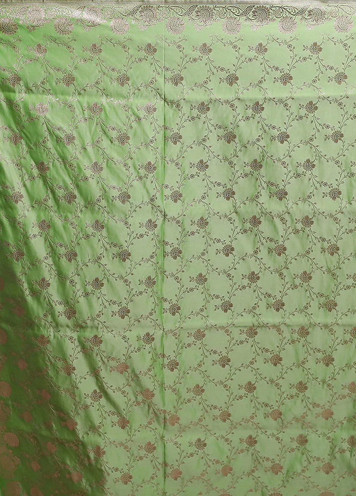 Green Tanchoi Silk Saree With Blouse Piece - Image 5